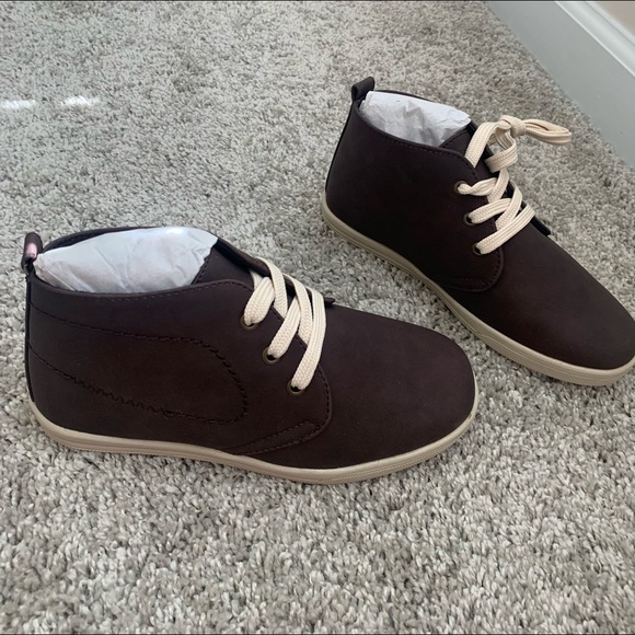 Winter Sale! New kids shoes. Stylish and comfortable for school or dress up - Picture 6 of 6